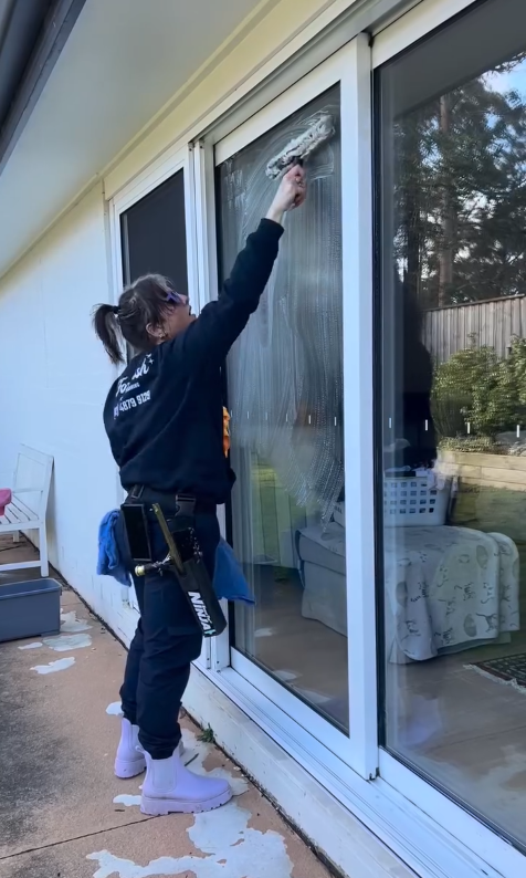 Pressure cleaning a driveway and paved surrounds in greater Sydney