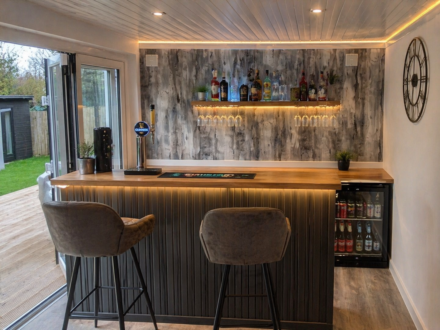 Garden Bar and Entertainment Room