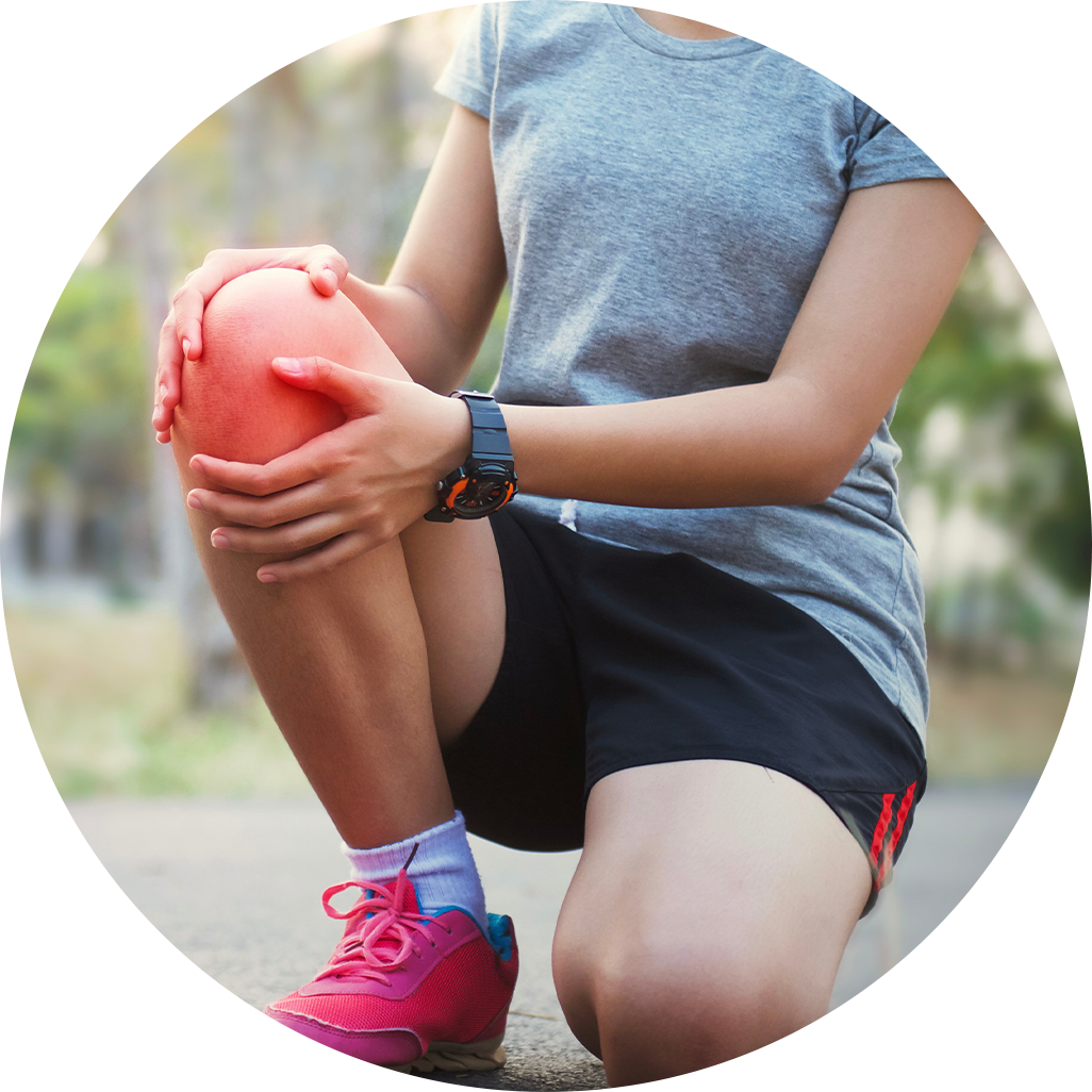 Woman with a knee injury feeling pain while running Woman with a knee injury feeling pain while running