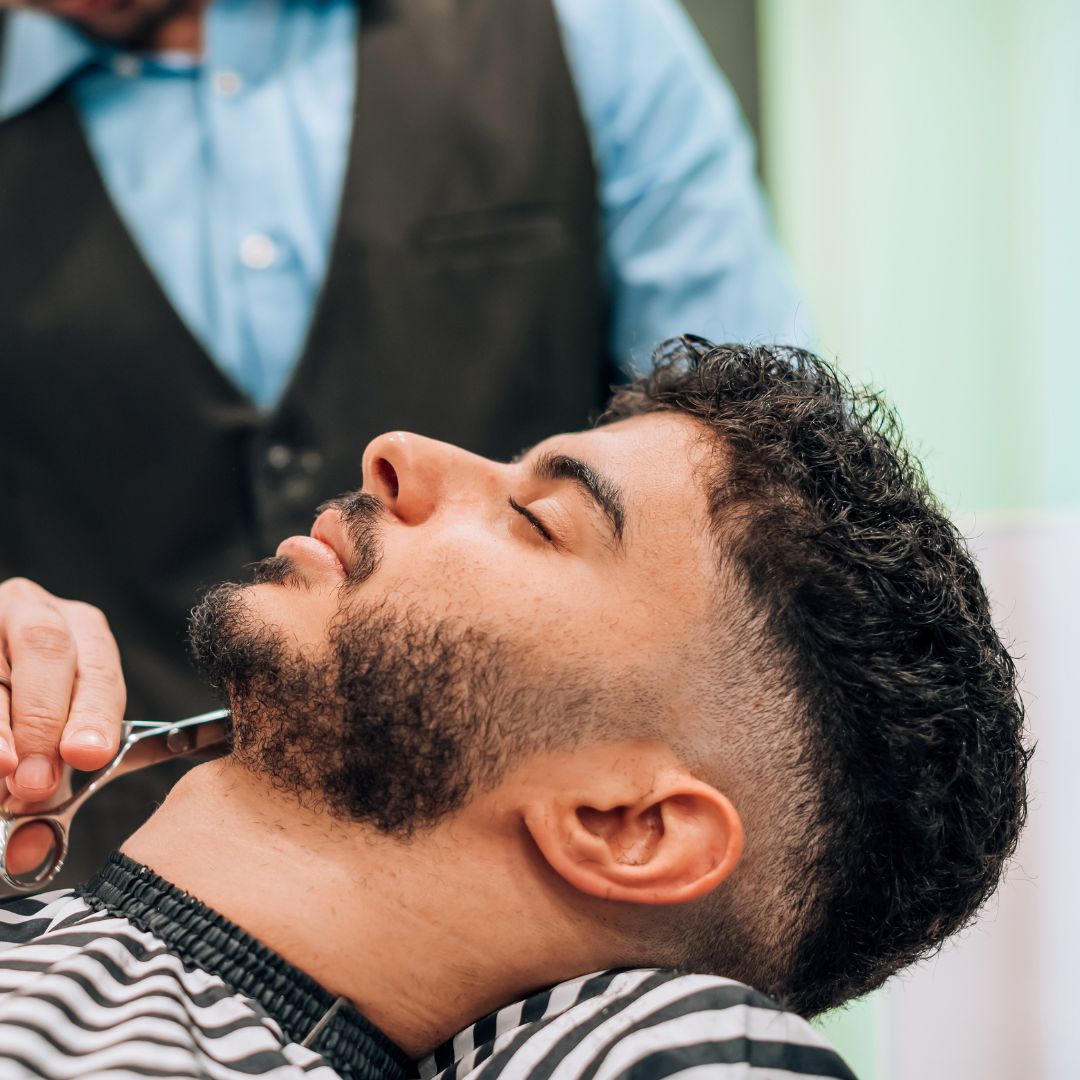 Man getting a beard trim at Salon Salman barbershop in Pierrefonds