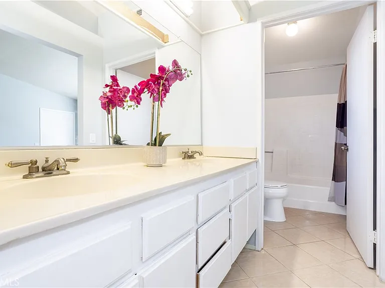 12335 Hilldale Ct Property Photo 4