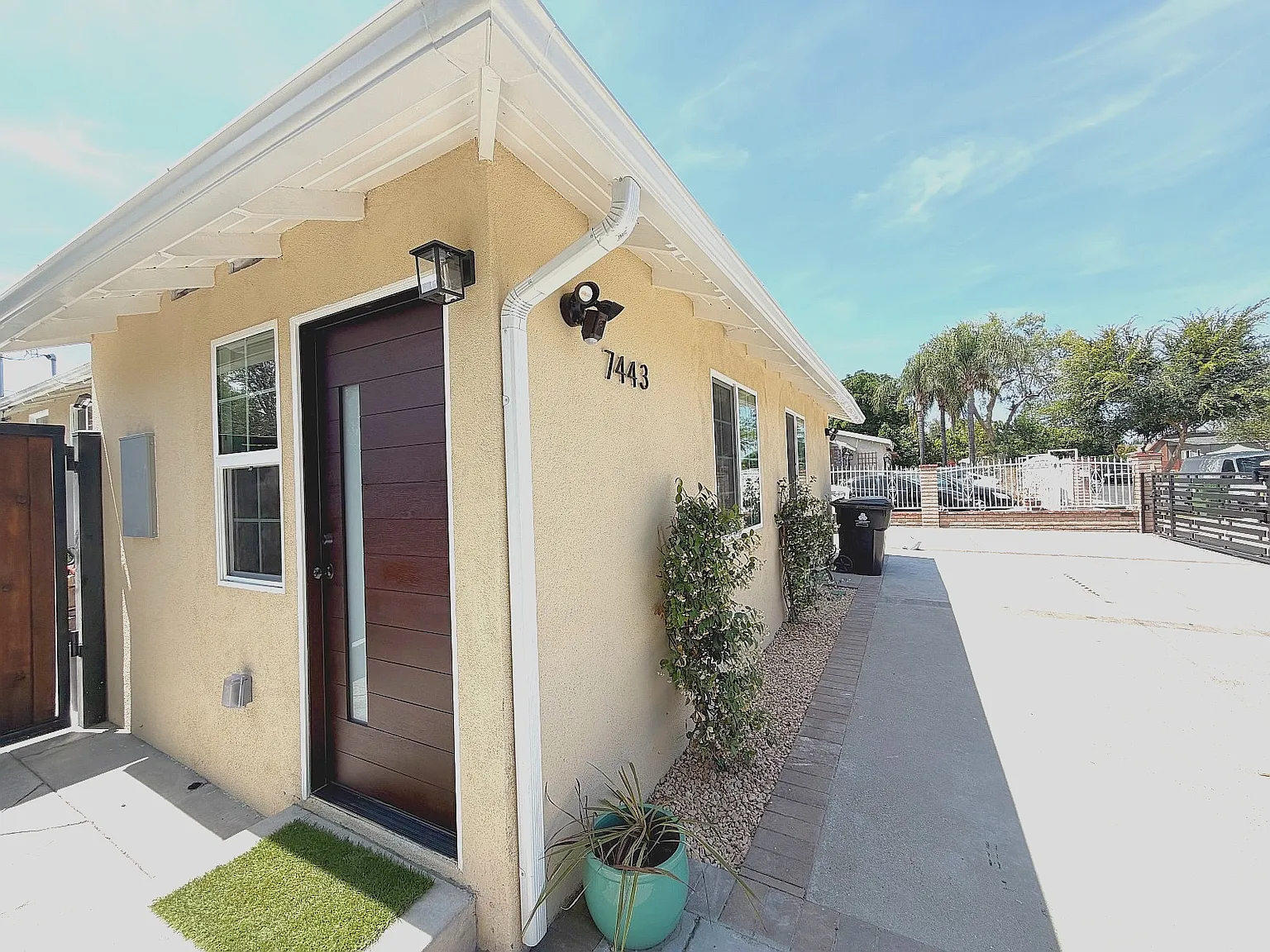 7443 Penfield Ave Winnetka CA 91306