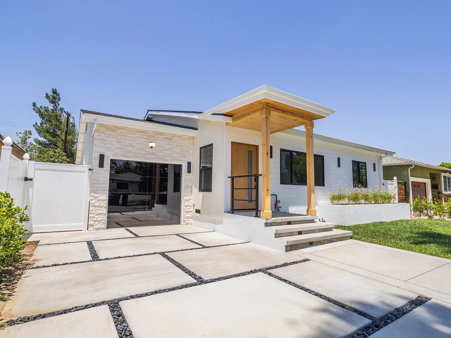 17905 Bullock St Encino CA 91316