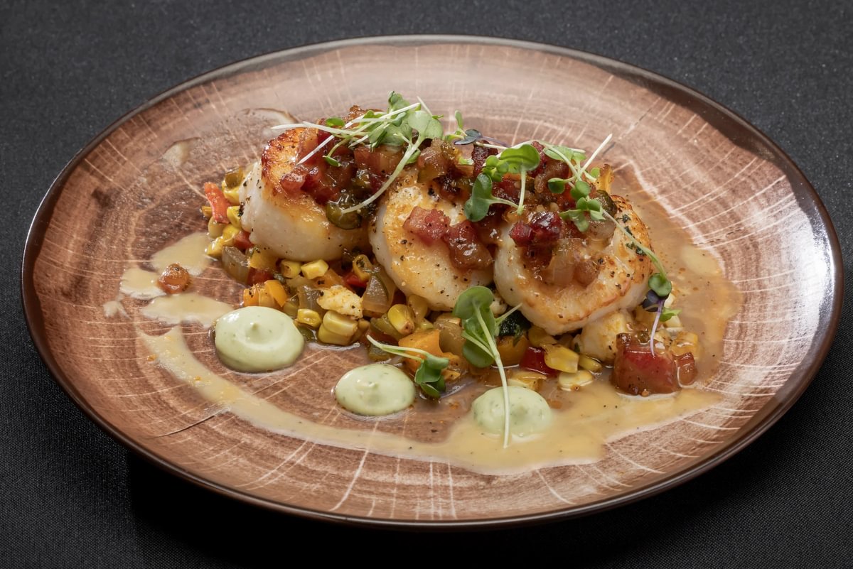 Seared scallops with corn relish