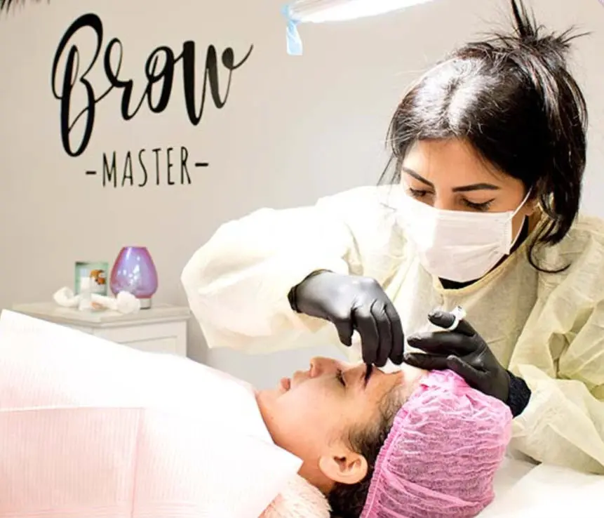 Student practicing hands-on PMU technique during Beauty by Fox | Beauty Clinic & PMU Academy training