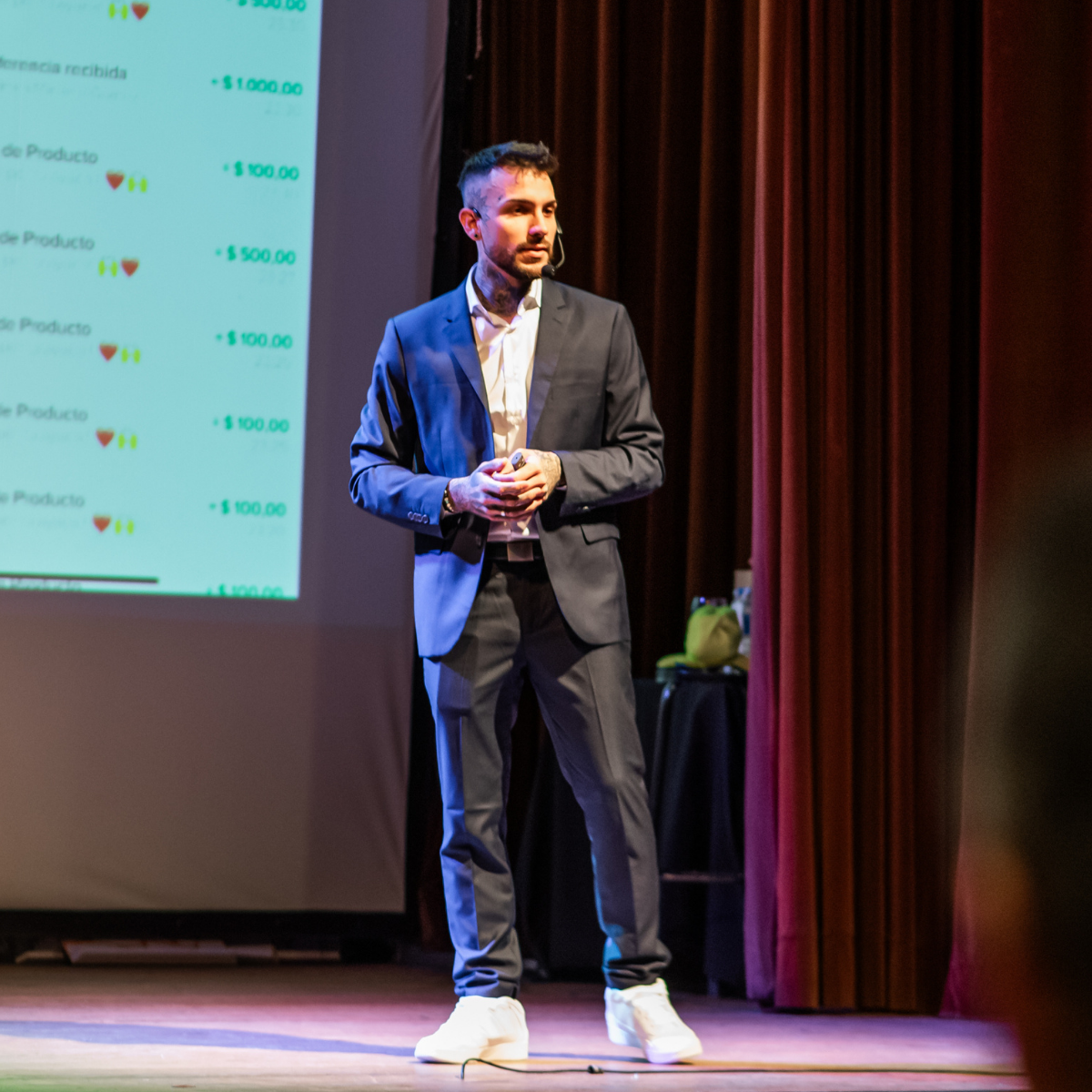 Enzo Chiapello en una conferencia