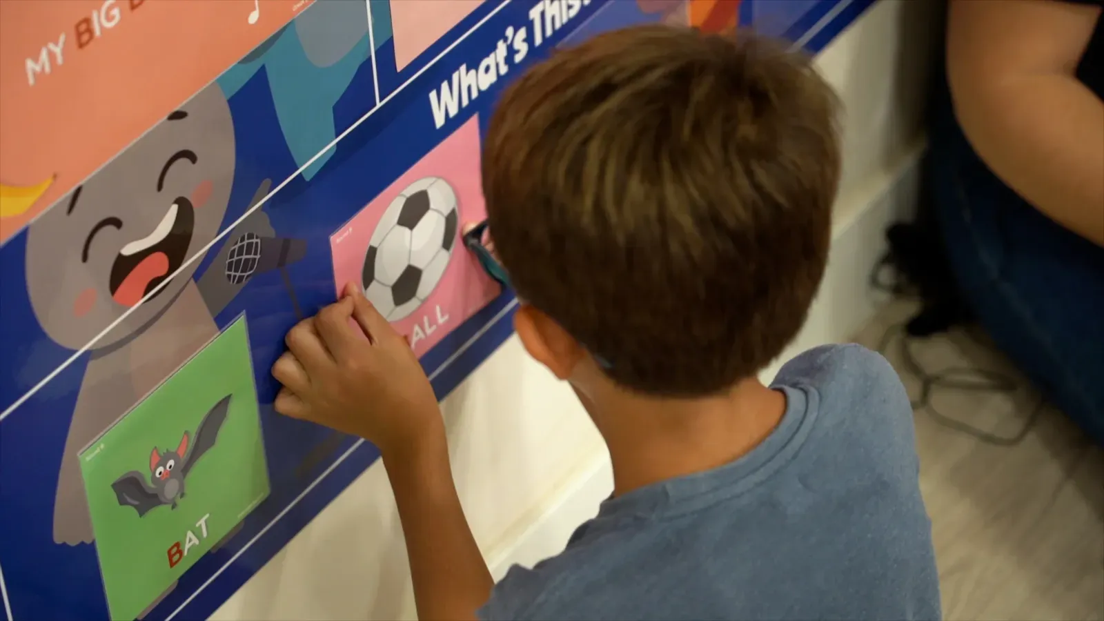 Niños aprendiendo inglés jugando con el método Great Little People