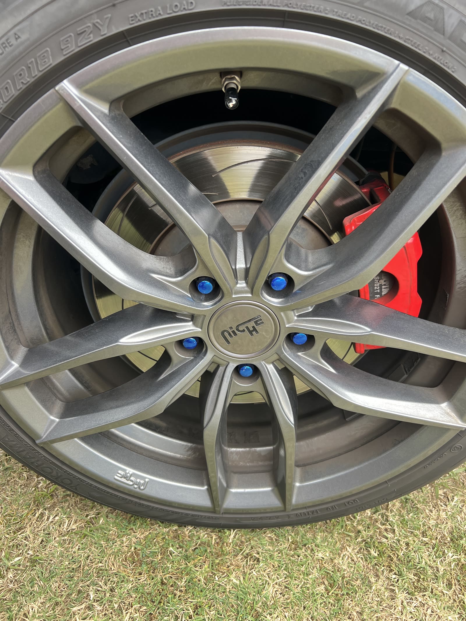 Hyundai paintwork after a wash by Waddles Detailing