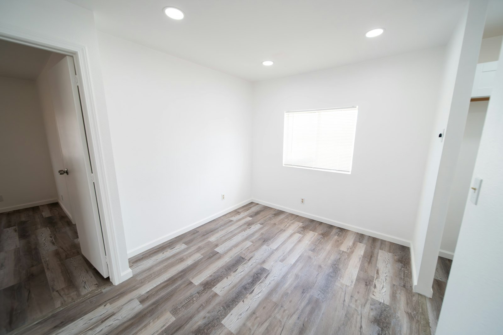 Move-In / Move-Out