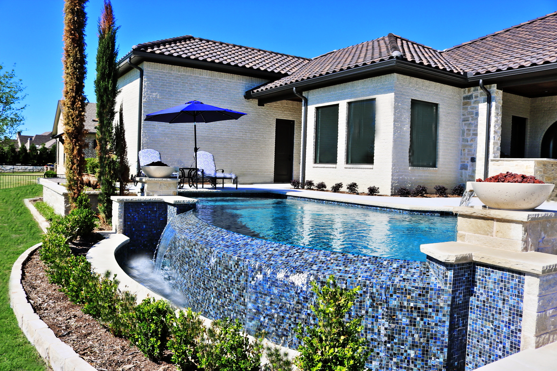 Custom Pool Features That Define the Experience