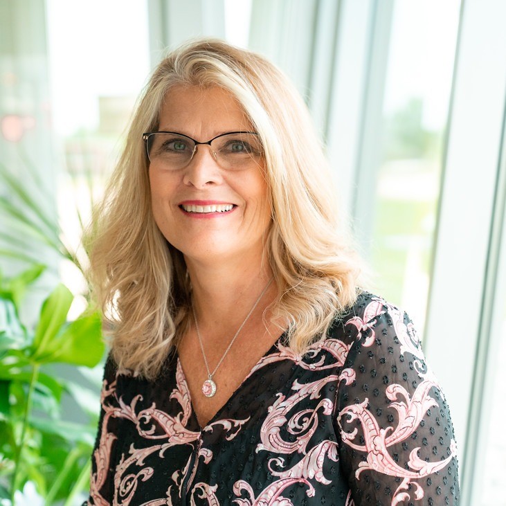 Dawn Hoezee-Versendaal