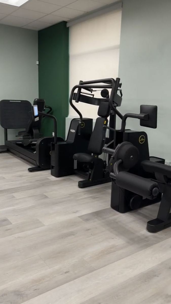 AI-guided smart strength equipment