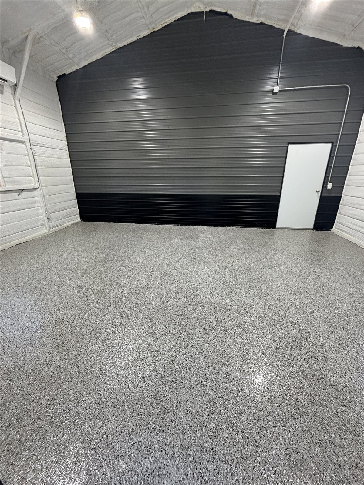 Finished flake epoxy shop floor in a Midlothian, TX metal building