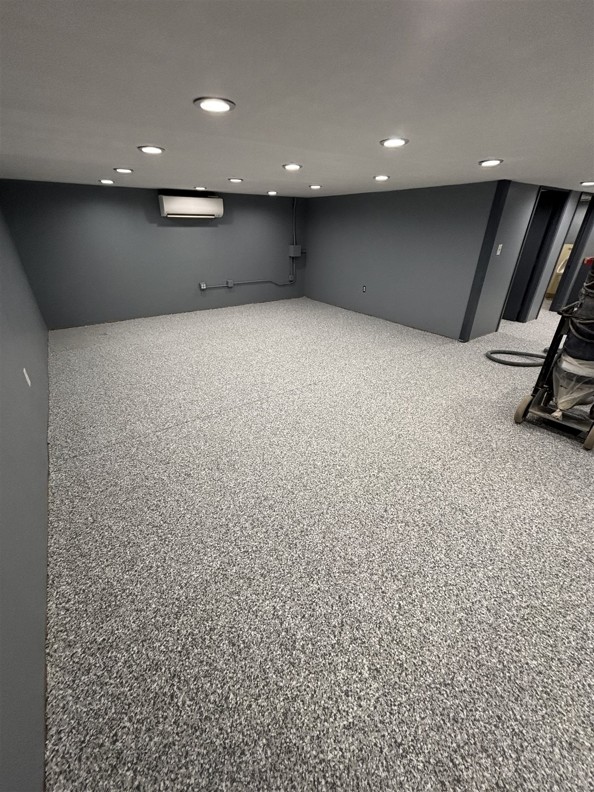 Gravel flake epoxy floor in a Midlothian, TX public works office