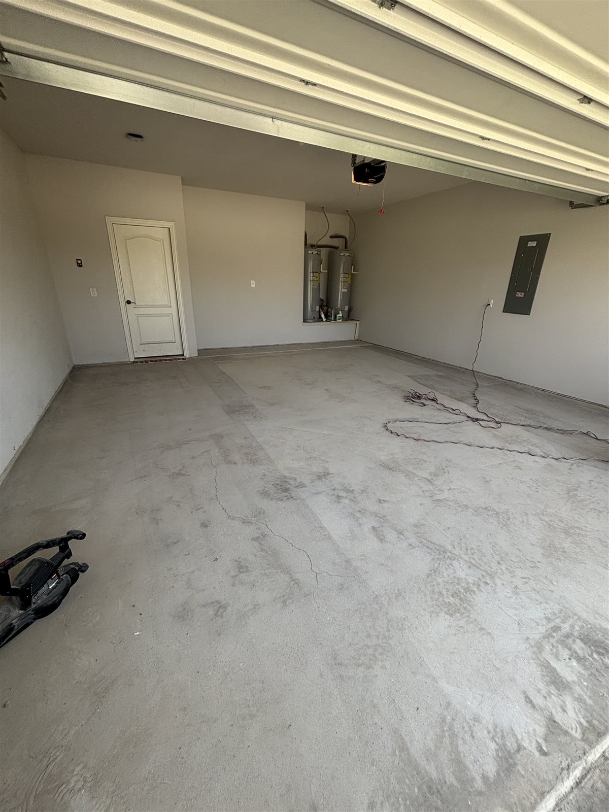 Mansfield, TX garage slab after diamond grinding, before epoxy coating