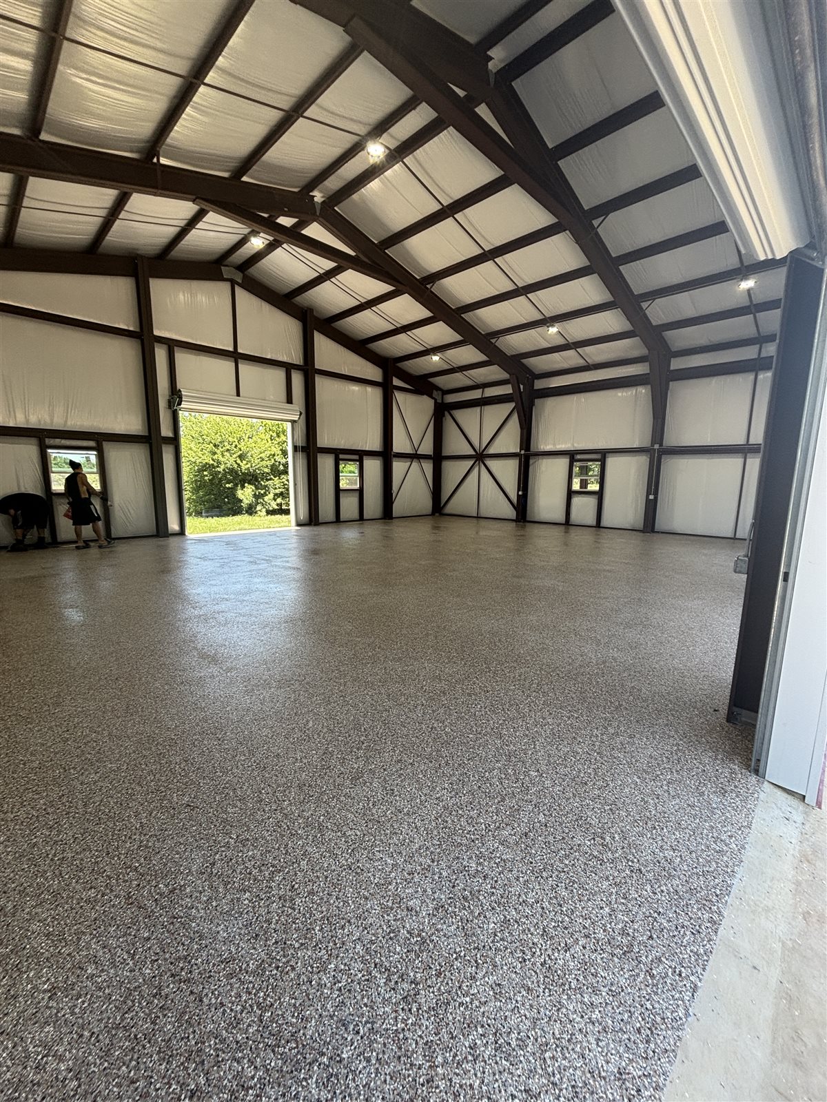 Finished flake epoxy floor in a large metal shop building in Burleson, TX