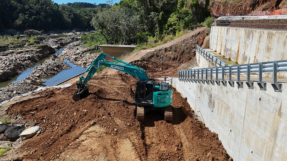 Kuranda Weir Excavator work