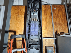 {{ custom_values.service_4 }} in {{custom_values.area_5})