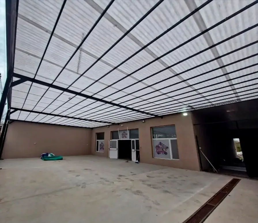 Pérgola de 10 por 16 metros instalada en Trenque Lauquen
