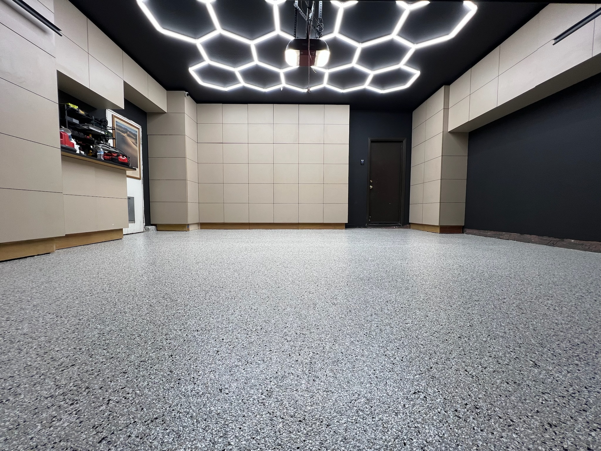 Full broadcast flake floor detail