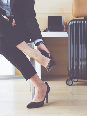 Woman balancing leadership performance with emotional exhaustion Woman balancing leadership performance with emotional exhaustion