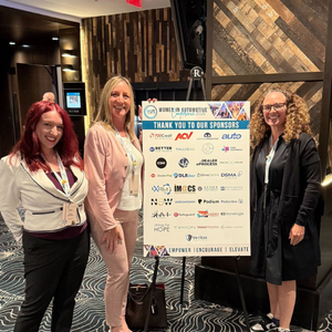 Women connecting authentically at Women In Automotive conference Women connecting authentically at Women In Automotive conference
