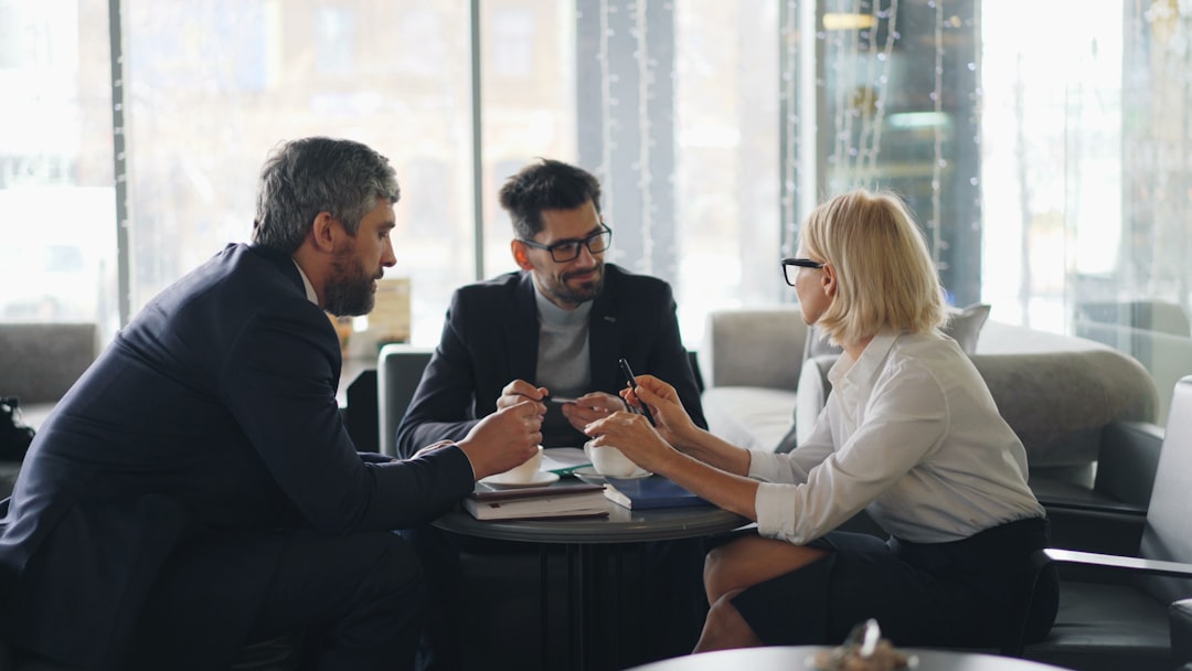 Professional agent confidently leading a calm negotiation meeting between buyers and sellers.