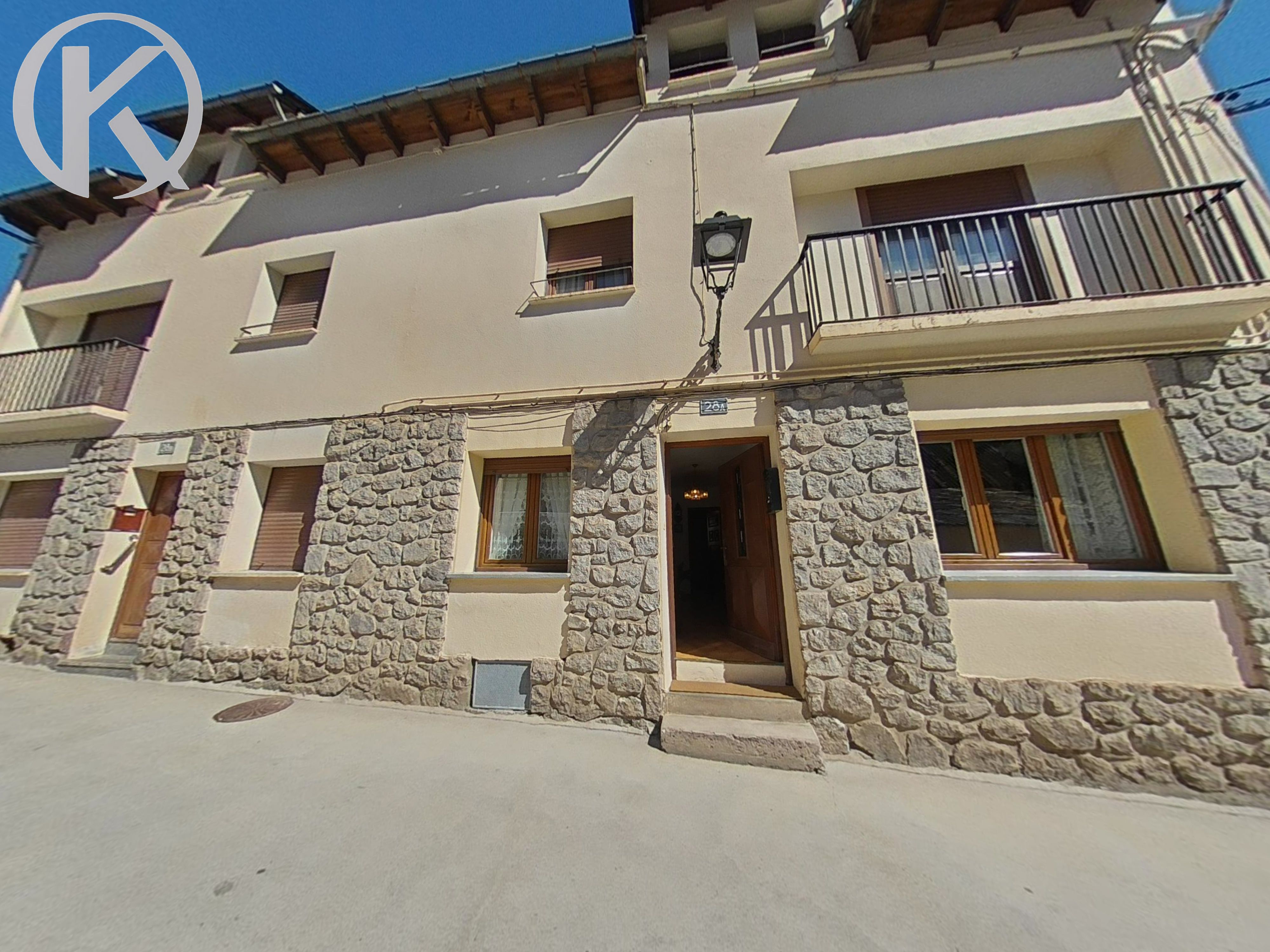amplia vivienda familiar situada en pleno corazón de Vielha en Unha, Val d’Aran
