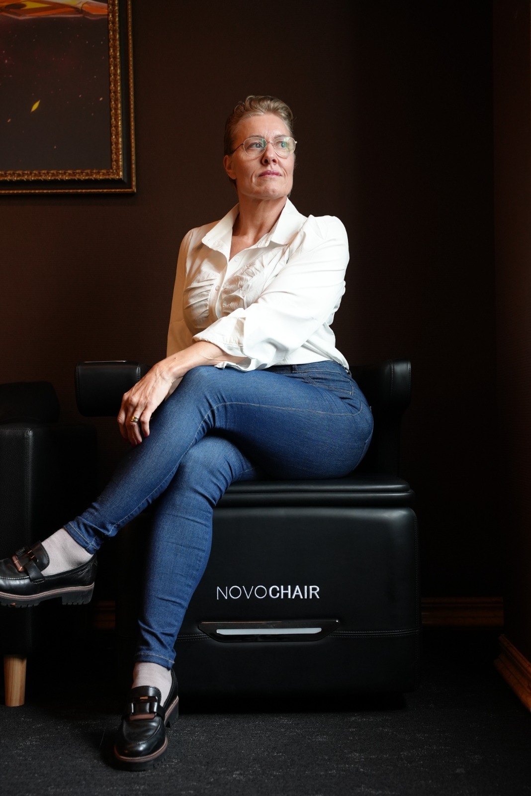 Novo Chair behandling hos Noir Glow Skin i Eskilstuna