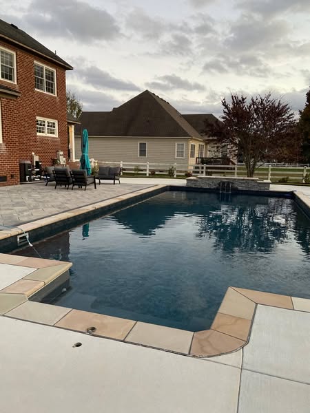 Outdoor Kitchen & Living