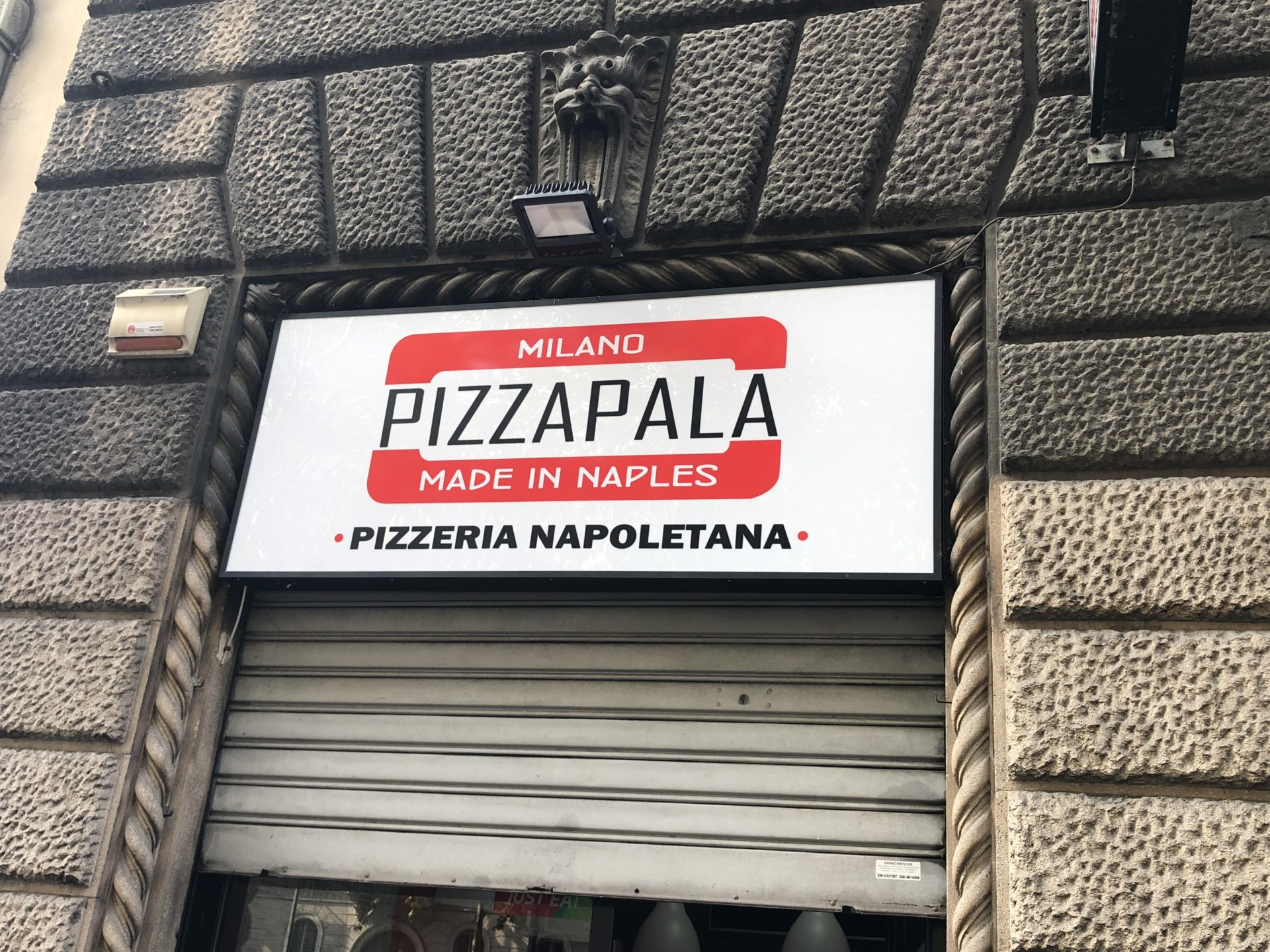 Insegna realizzata da InsegnePRO