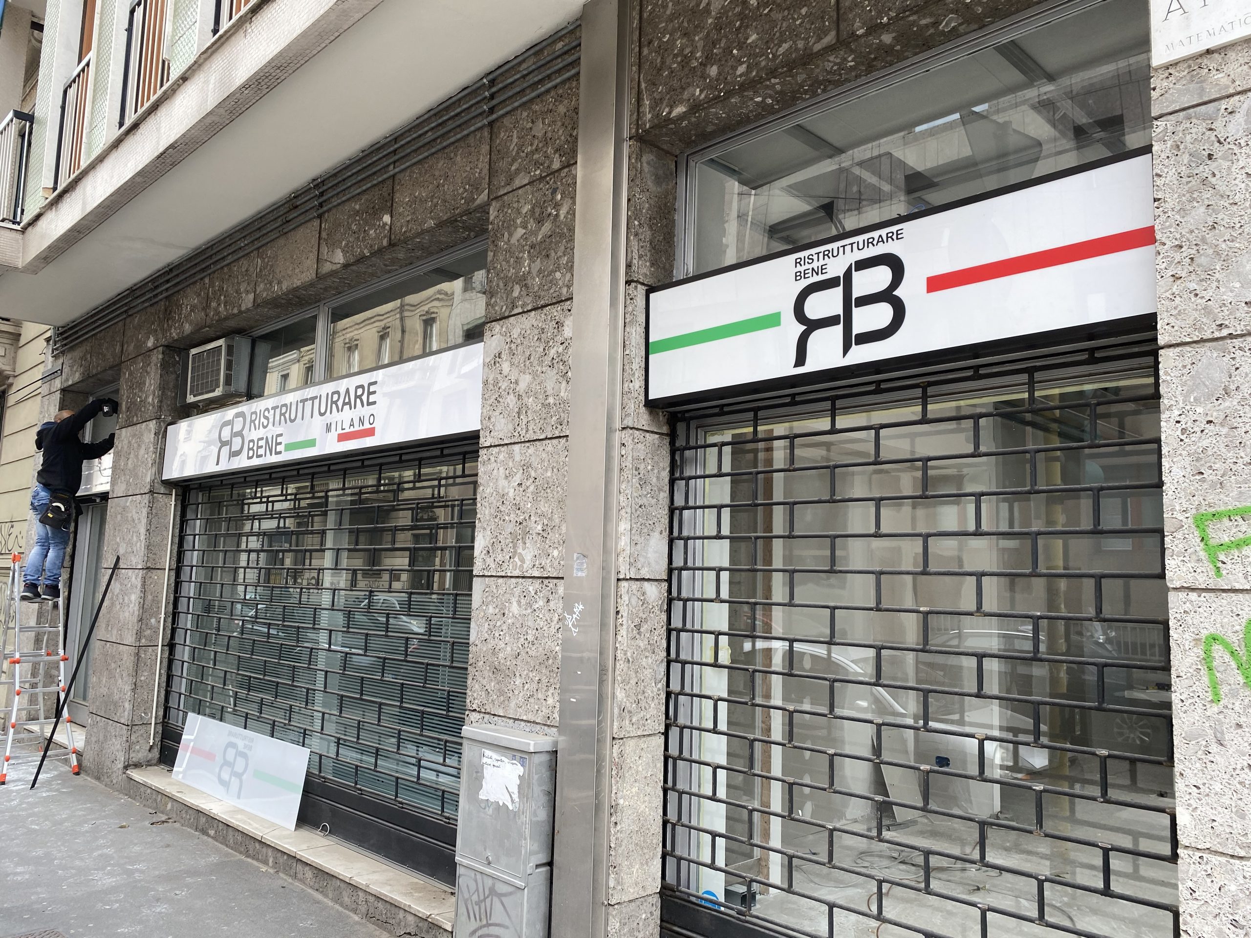 Insegna realizzata da InsegnePRO