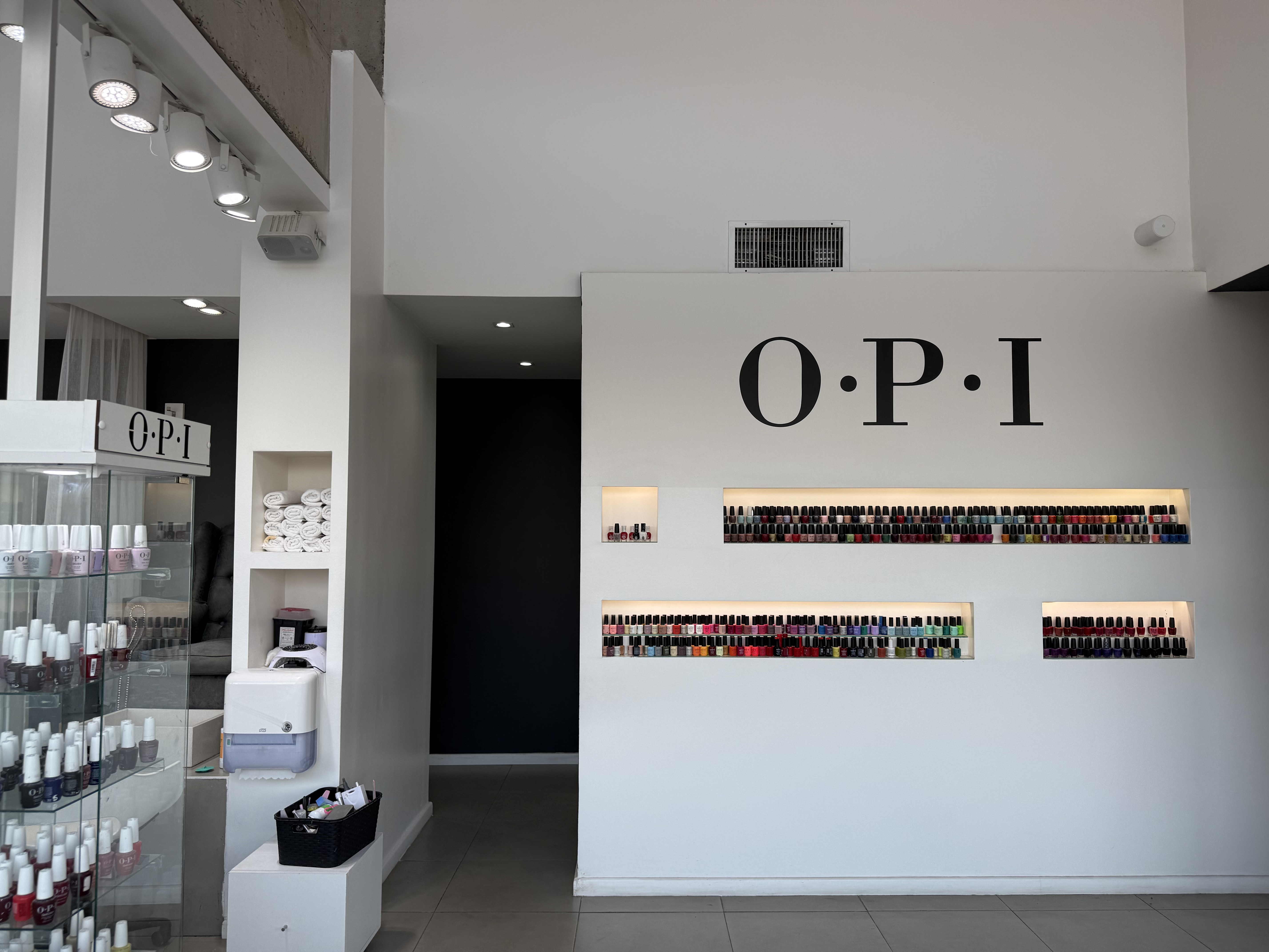Uñas esculpidas y manicura profesional