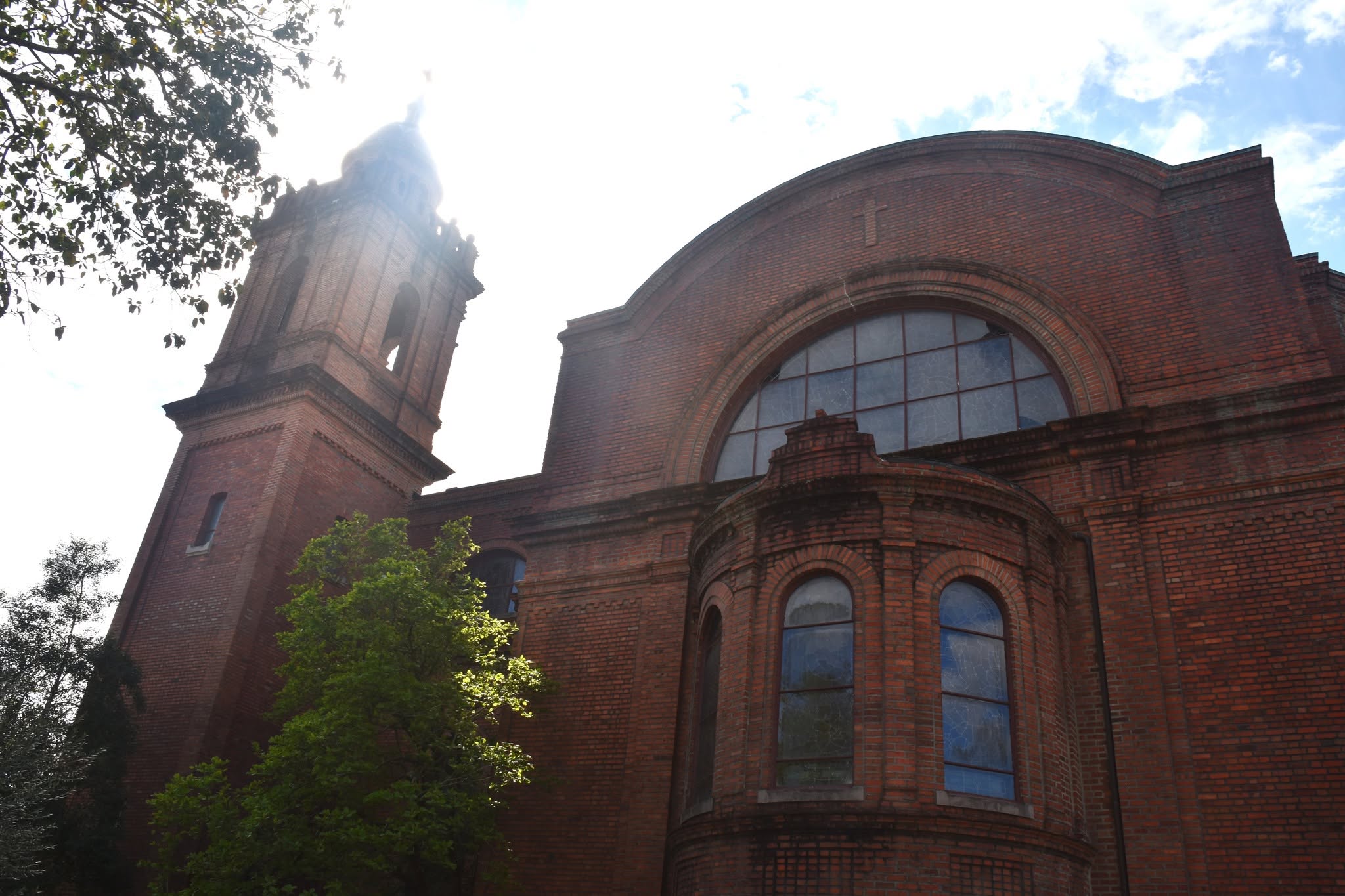 Guests on a guided photo walk exploring historic Wilmington
