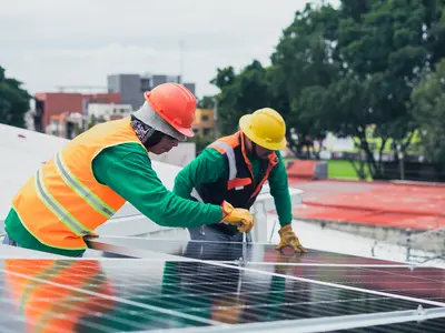 solar generators and gas generators inside a portable power station 