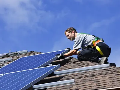 solar powered generators offering backup power 