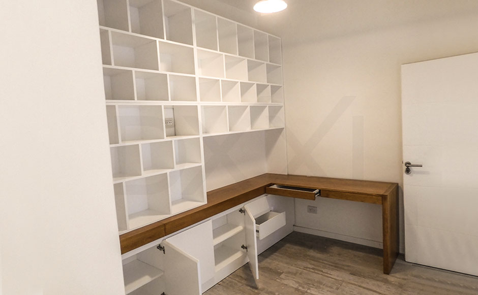 Biblioteca y escritorio a medida