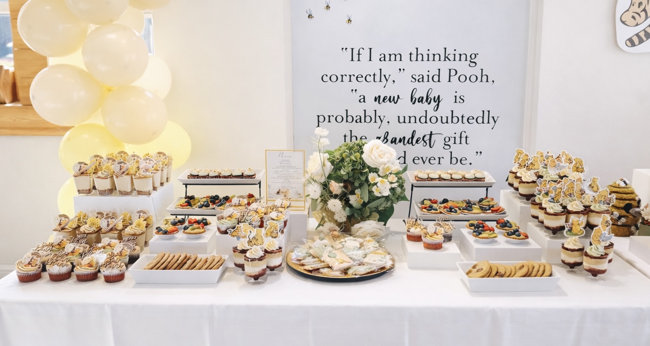 Centrepiece wedding cake and desserts