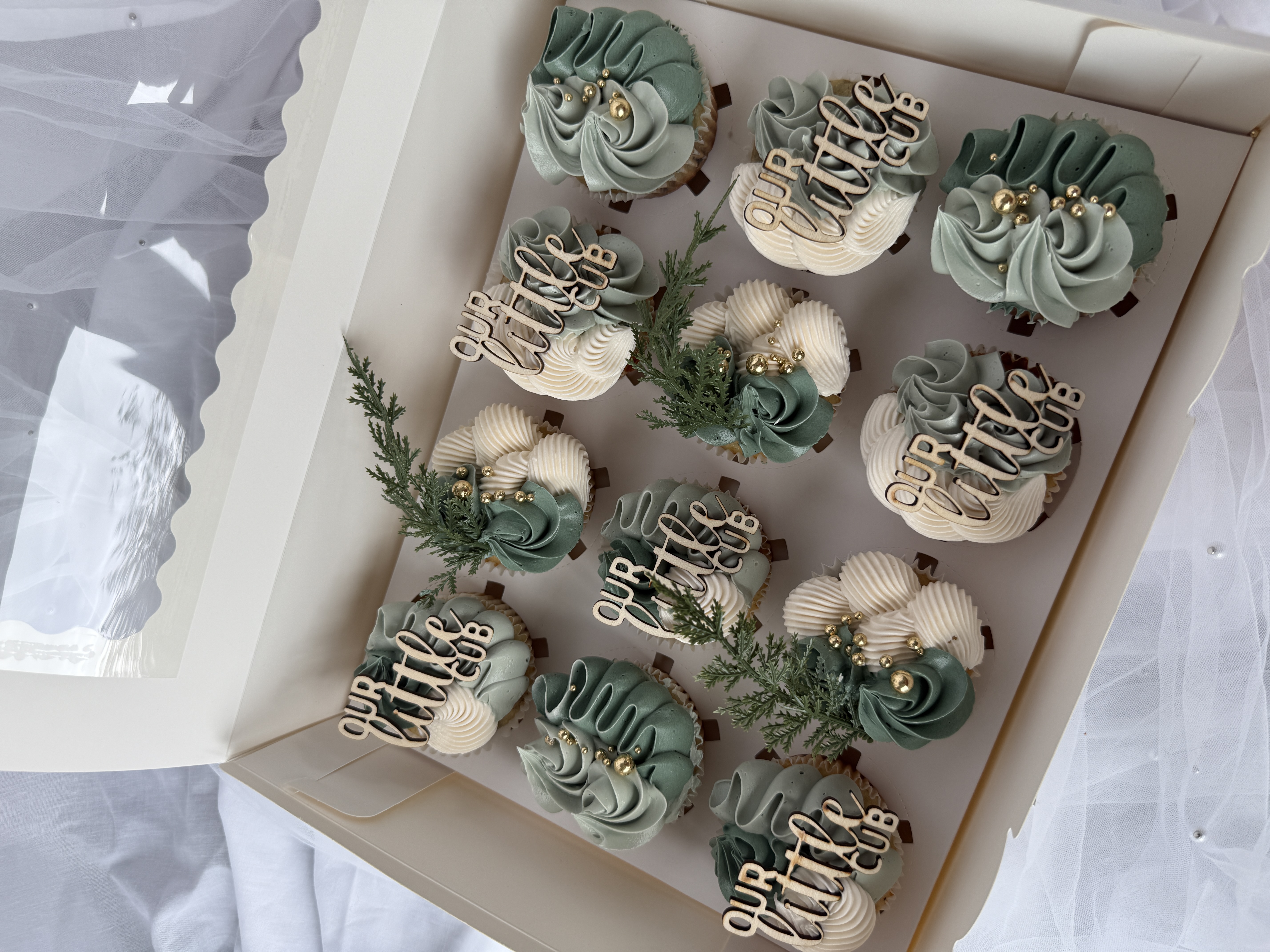 Mini cupcakes finished to theme