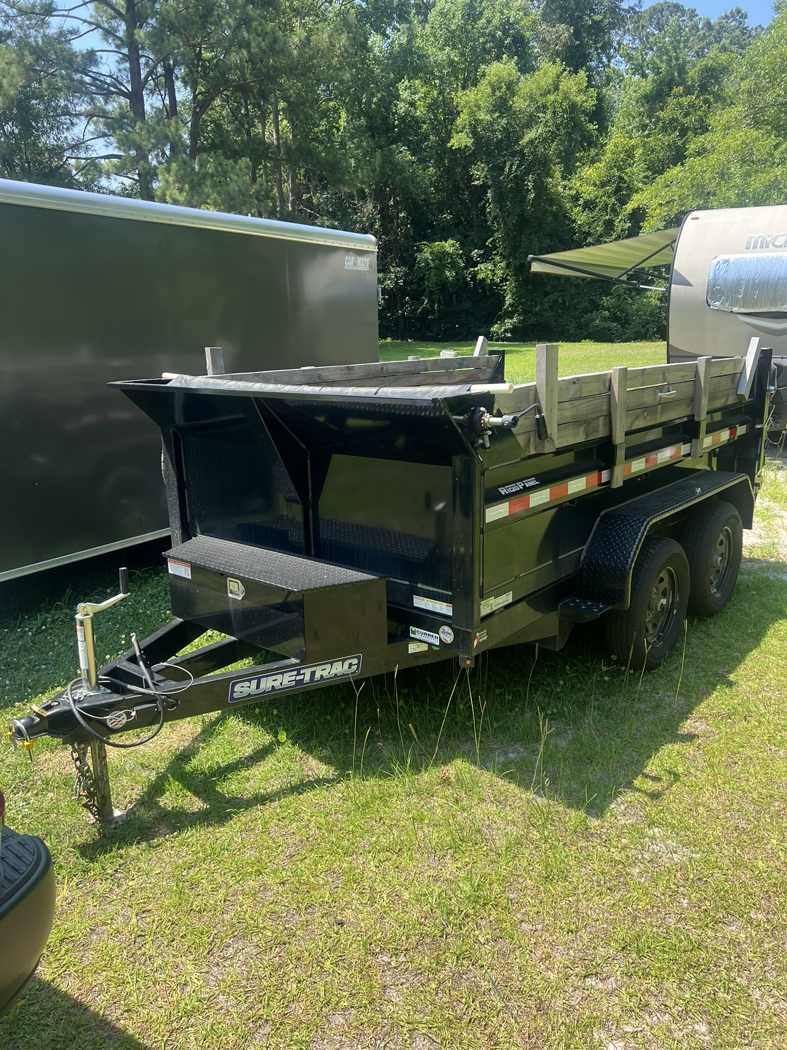 Dump trailer for rent at Tommys Trailers LLC on Battlefield Avenue in New Bern, NC