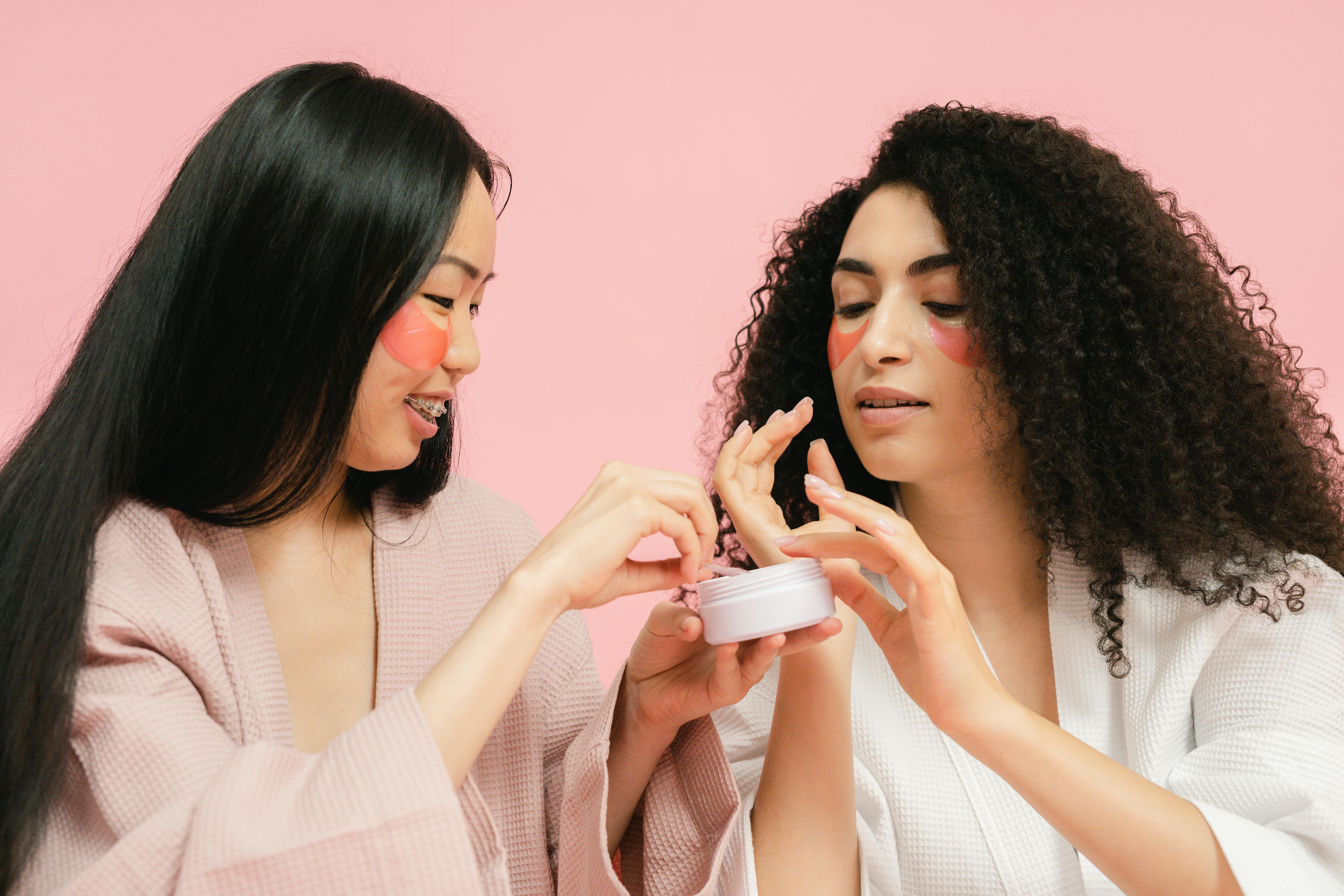 Morning vs Night Skincare: Why Skin Needs Both Routines Differently