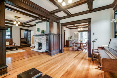 {{ custom_values.service_1 }} in {{custom_values.area_4})