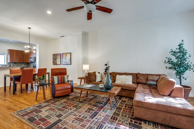 {{ custom_values.service_1 }} in {{custom_values.area_4})