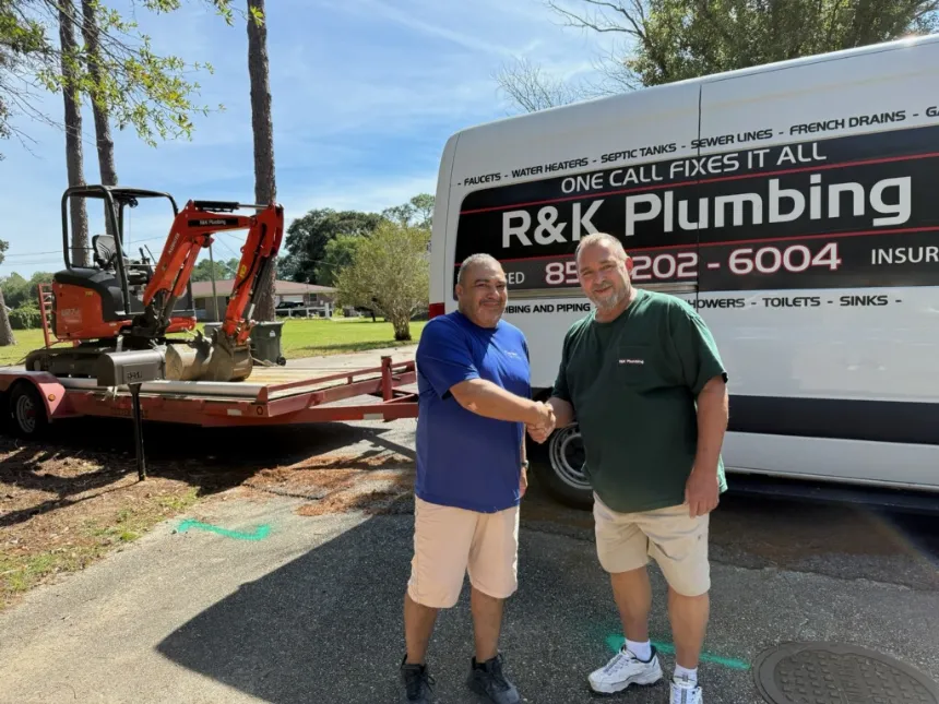 Rob shaking a happy customer's hand in Pensacola