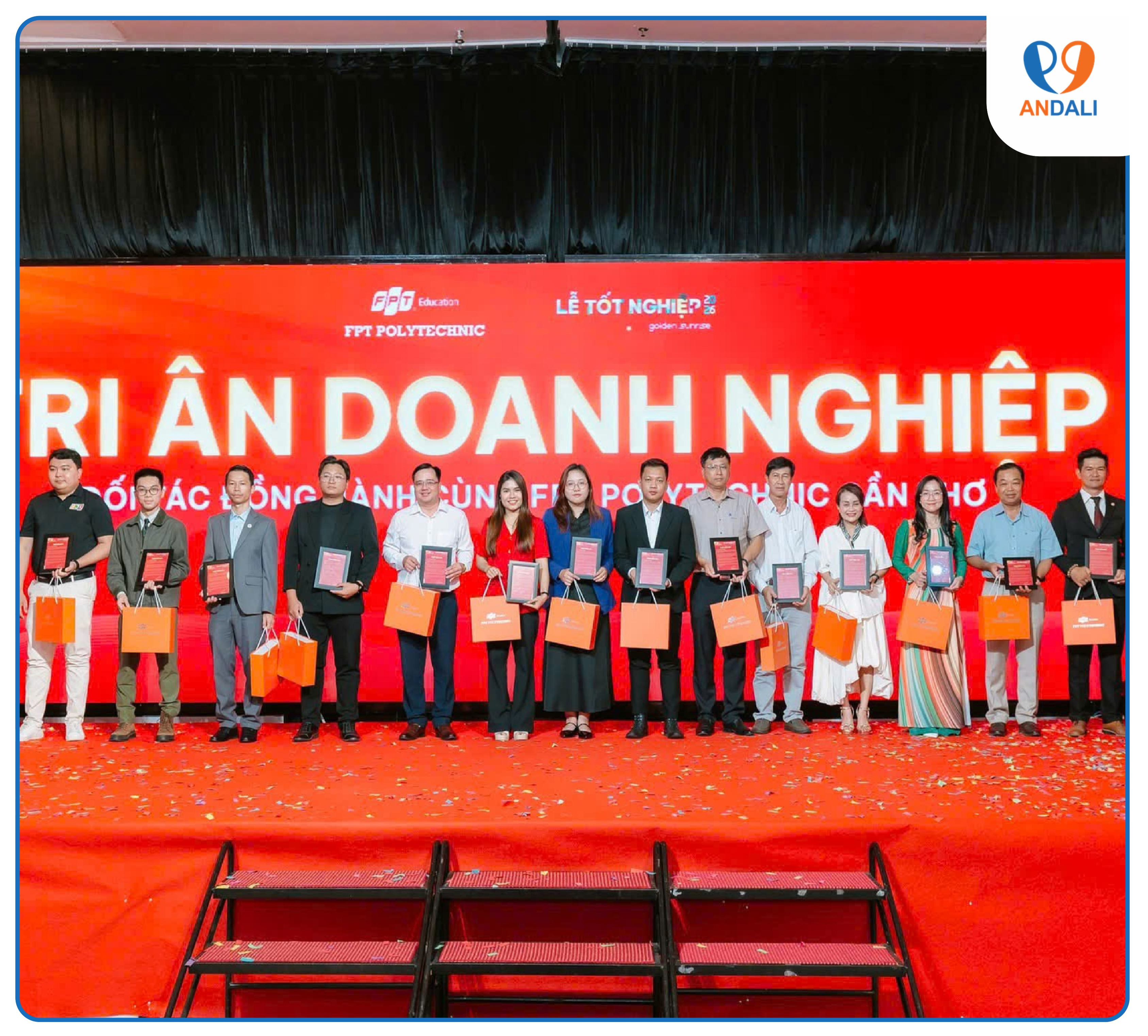 andali-tham-du-le-tot-nghiep-FPT-POLYTECHNIC-can-tho
