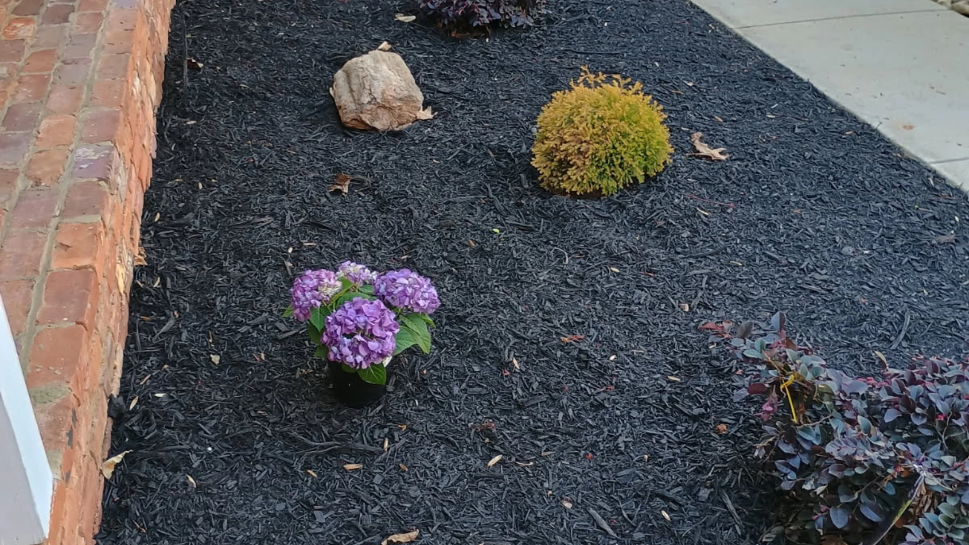 Mulch & Pine Straw Installation