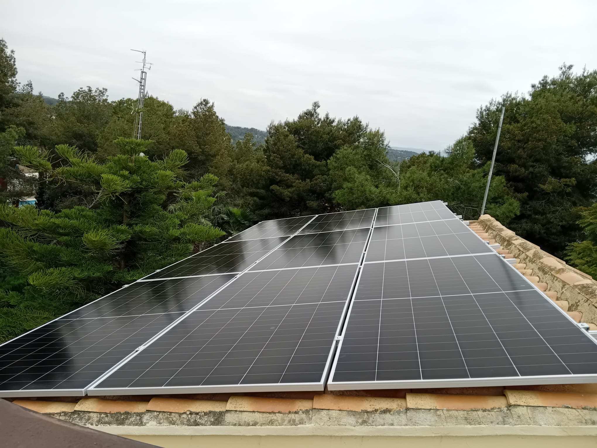 Paneles solares instalados por Sunergetik