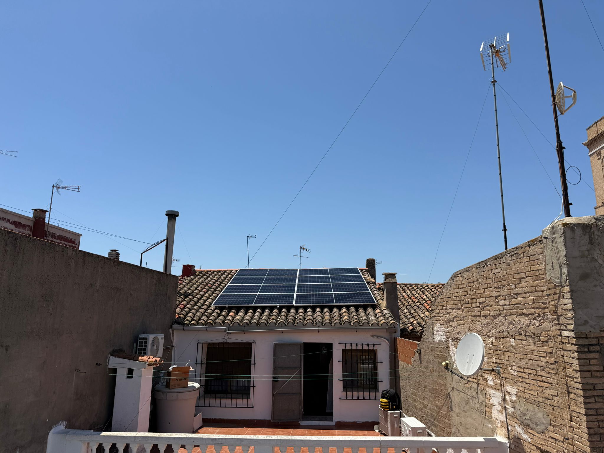 Instalación fotovoltaica terminada