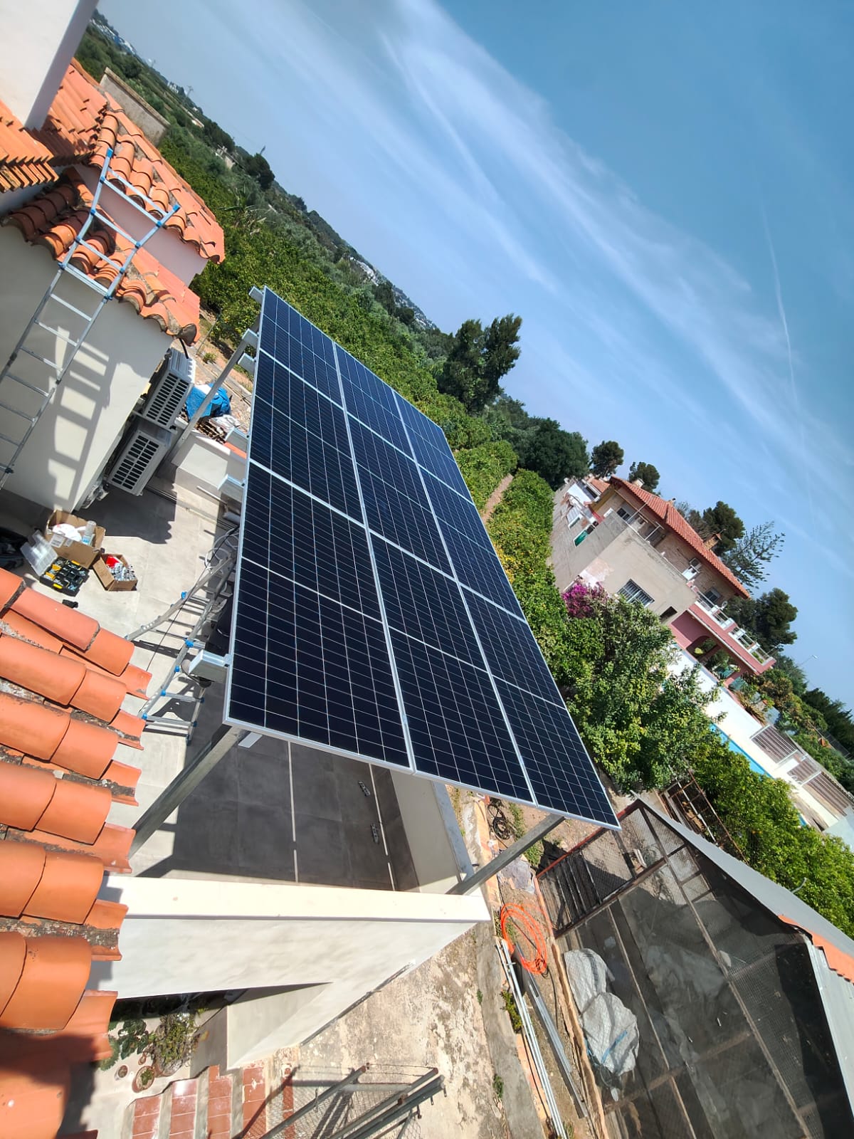 Pérgola solar realizada por Sunergetik