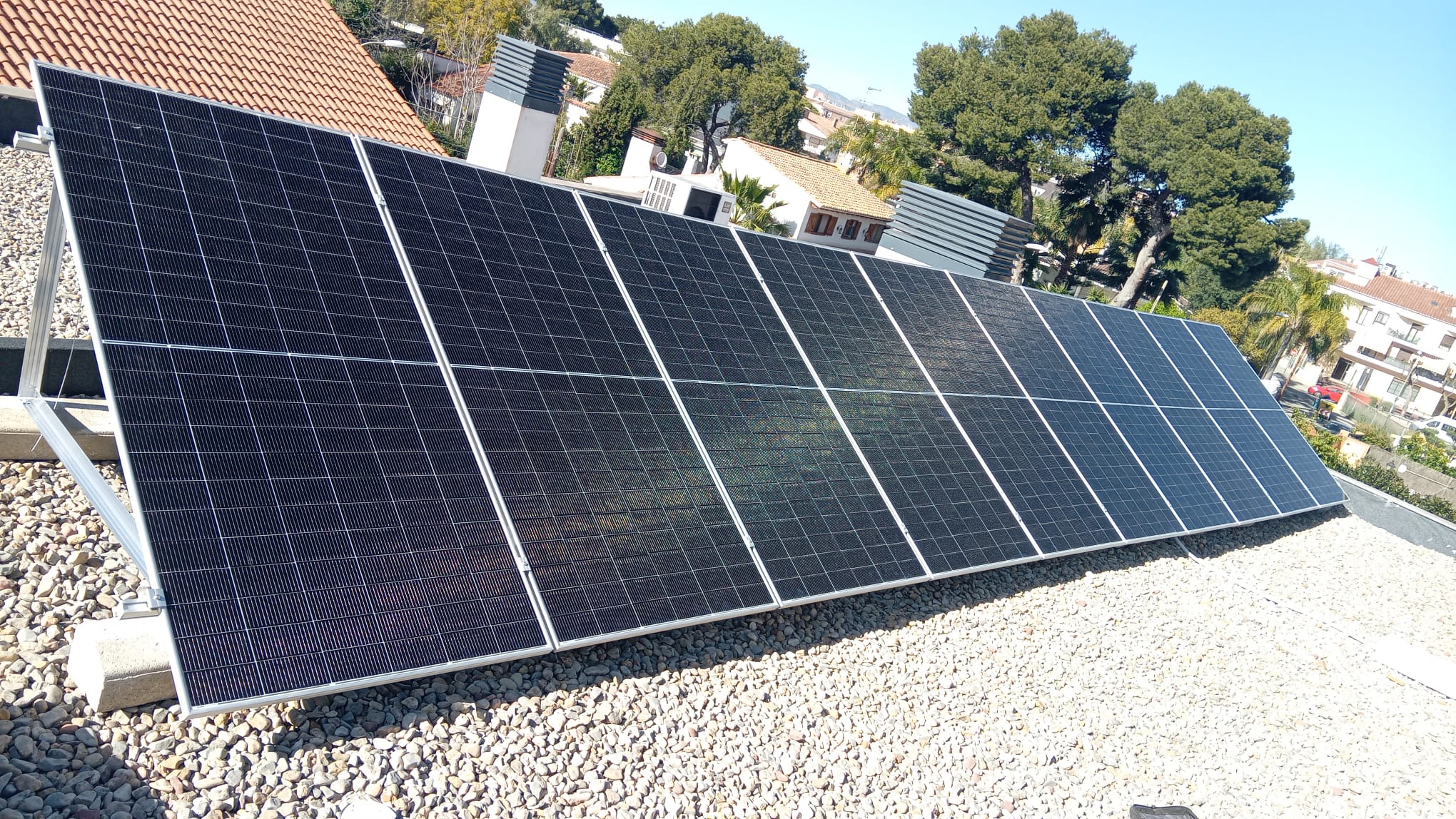 Instalación solar adaptada a las necesidades del tejado